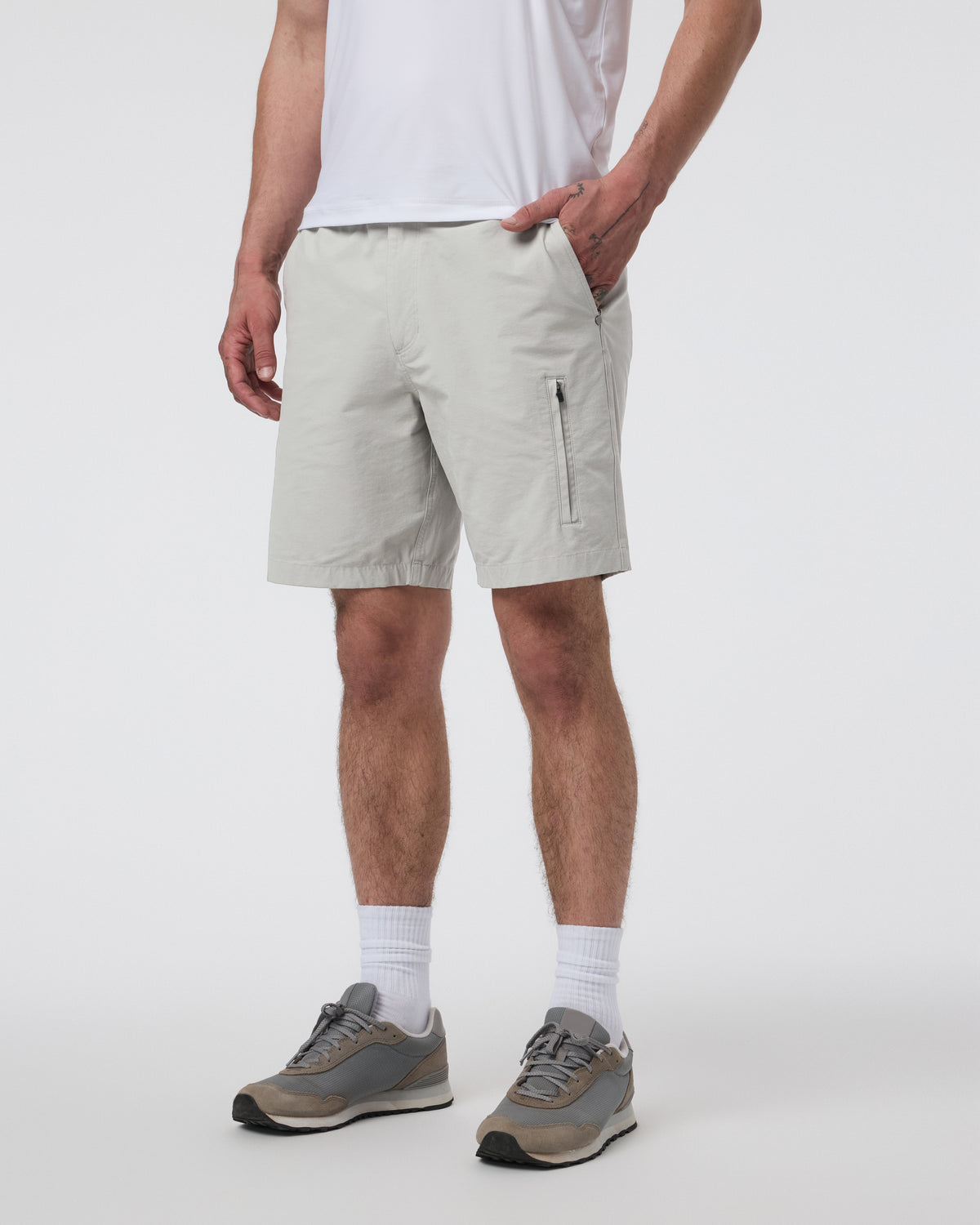 Barren Explorer Short Classic Fit 8" Talc - Vuori