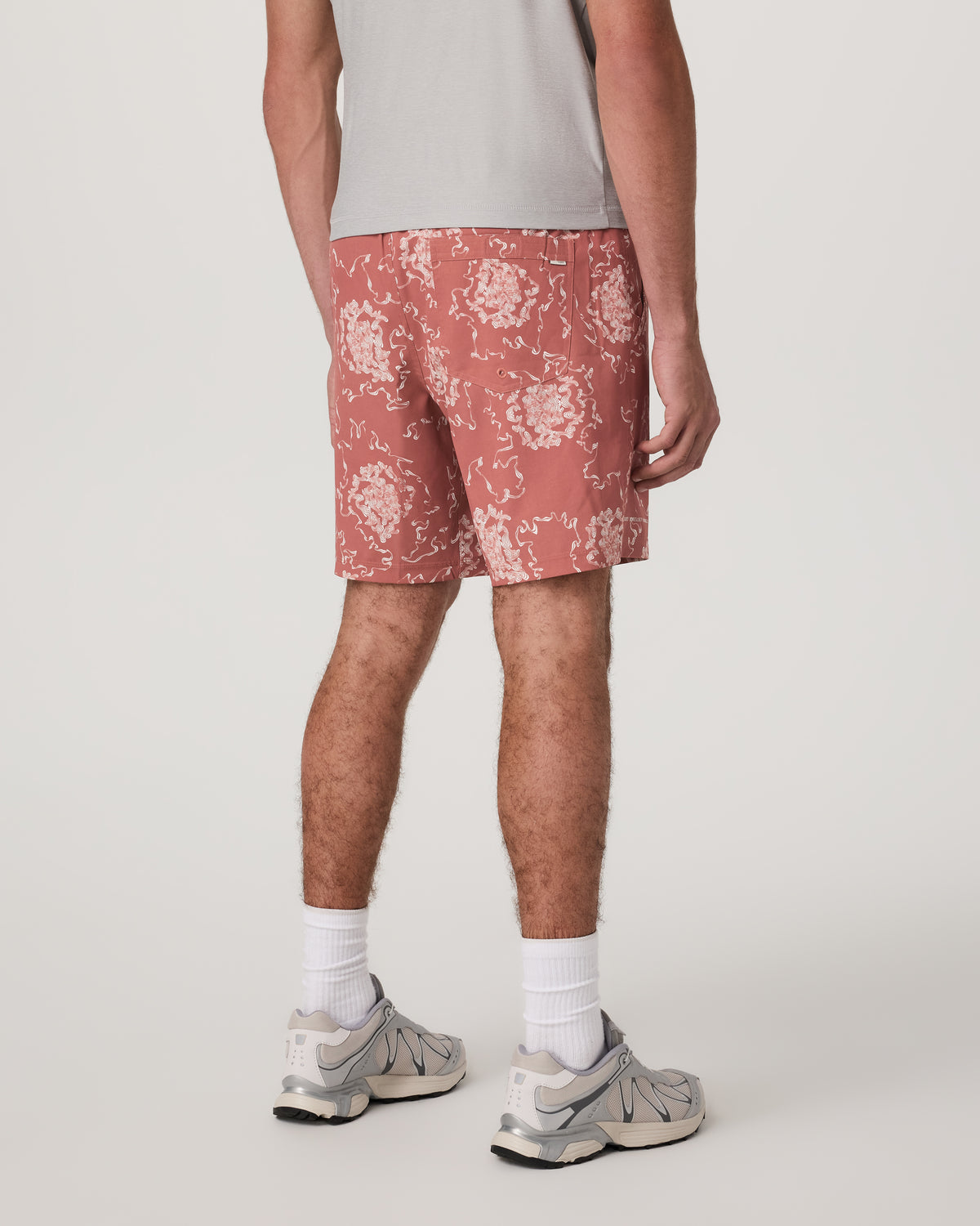 Kore Short Vuori x Kelsey Brookes Lined Classic Fit 7" Mojave - Vuori