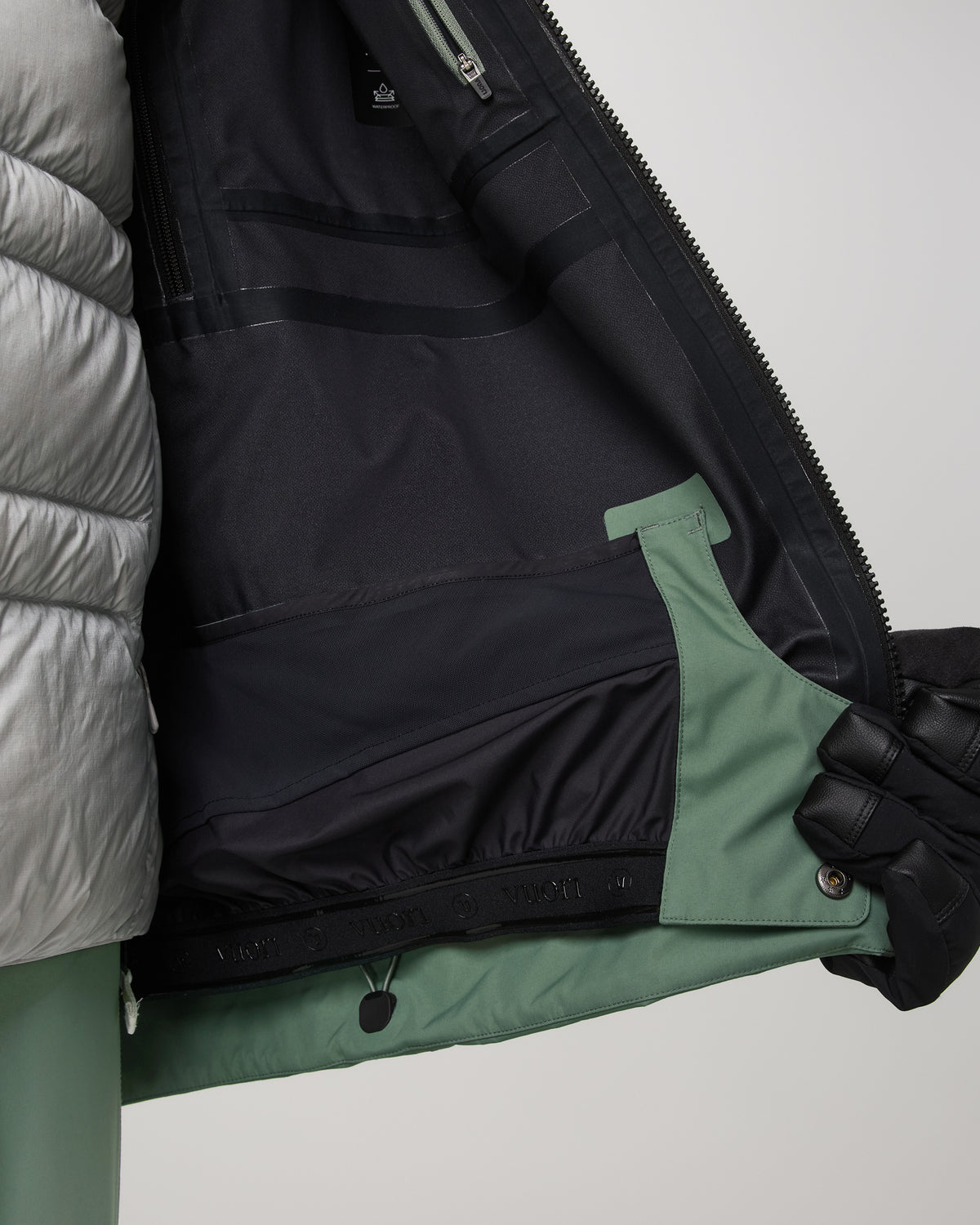 Taika Snow Shell Men's Sea Pine Ski/Board Jacket - Vuori