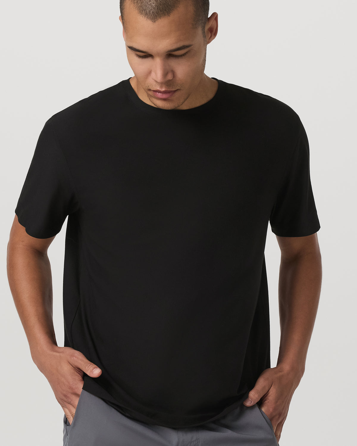 Short Sleeve Strato Tee - Relaxed Fit Men's Black Shirt - Vuori