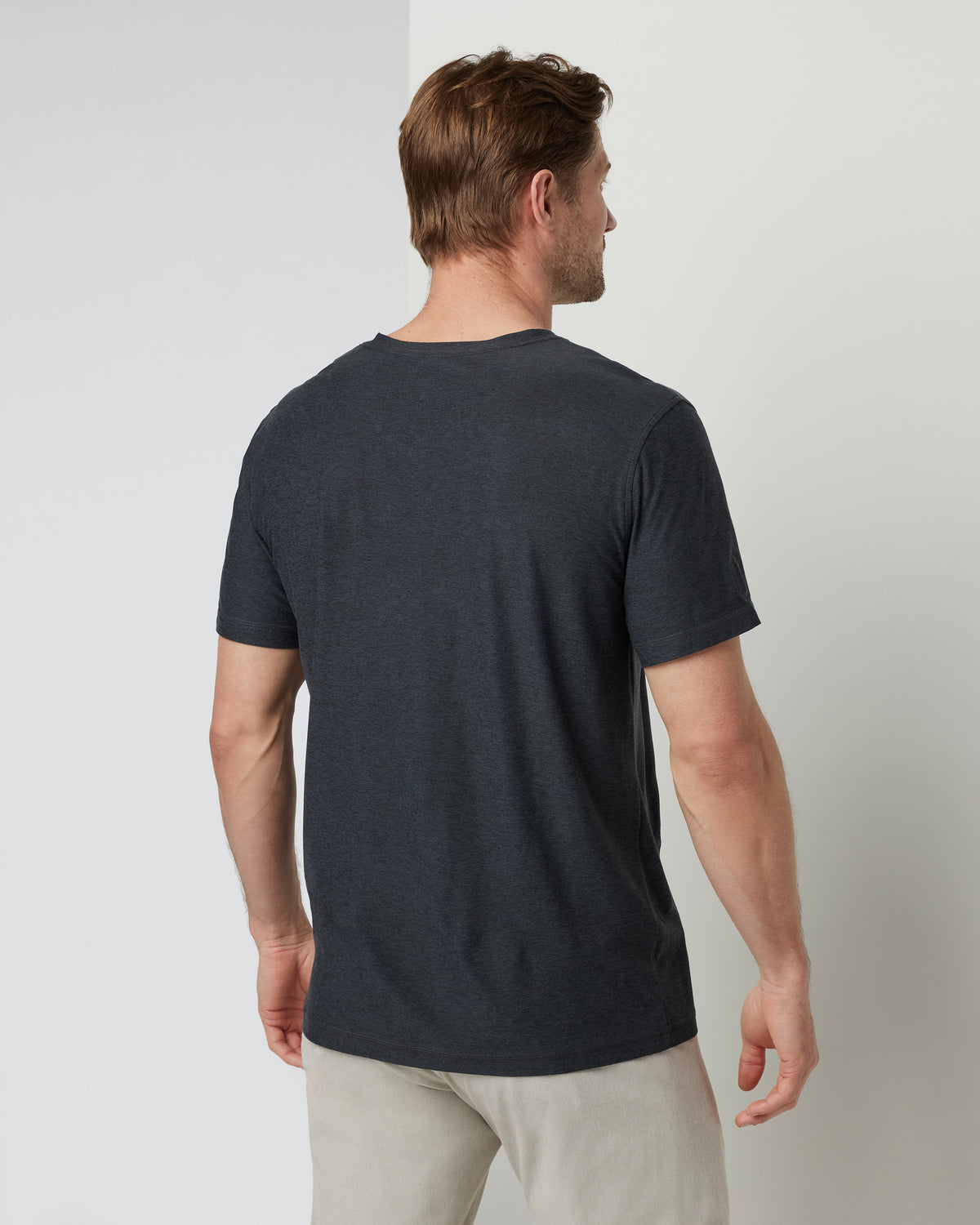 Strato Tech V-Neck Charcoal V-Neck Workout Shirt - Vuori