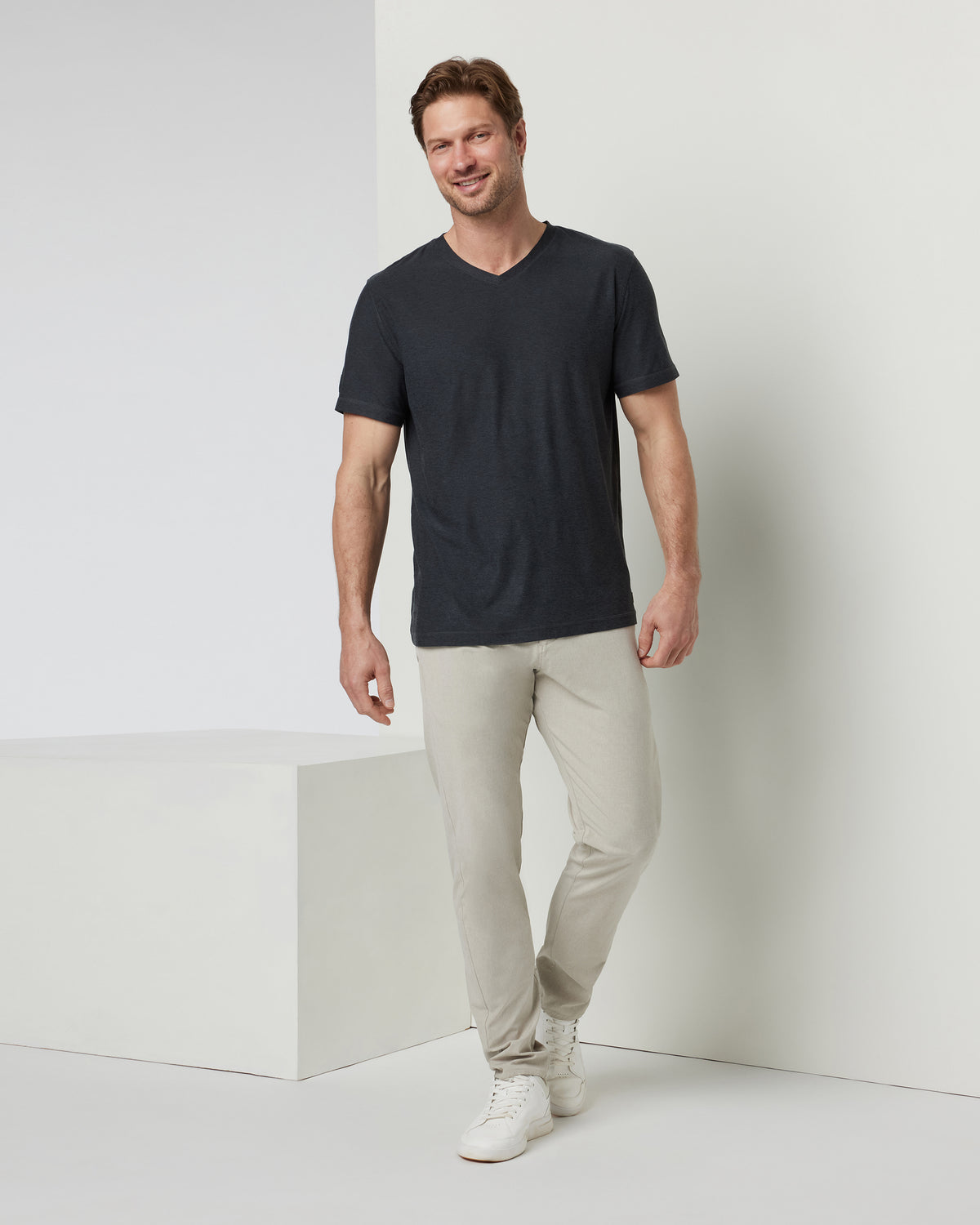 Strato Tech V-Neck Charcoal V-Neck Workout Shirt - Vuori
