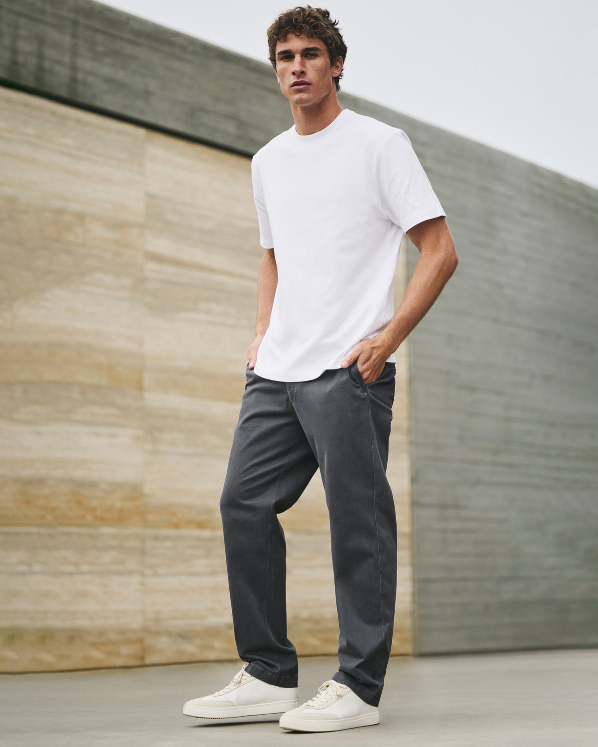 Short Sleeve Heavyweight Cotton Tee Men's White T-Shirt - Vuori