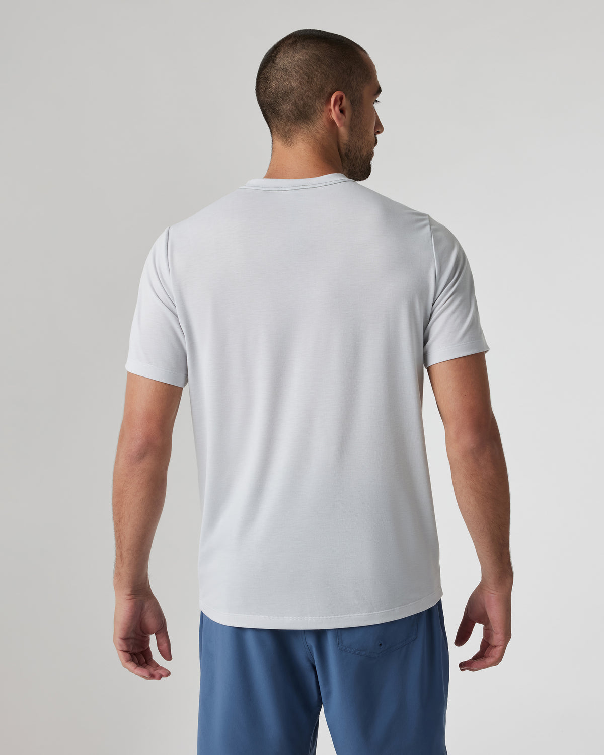 Current Tech Tee Men's Frost Grey Lightweight Shirt - Vuori