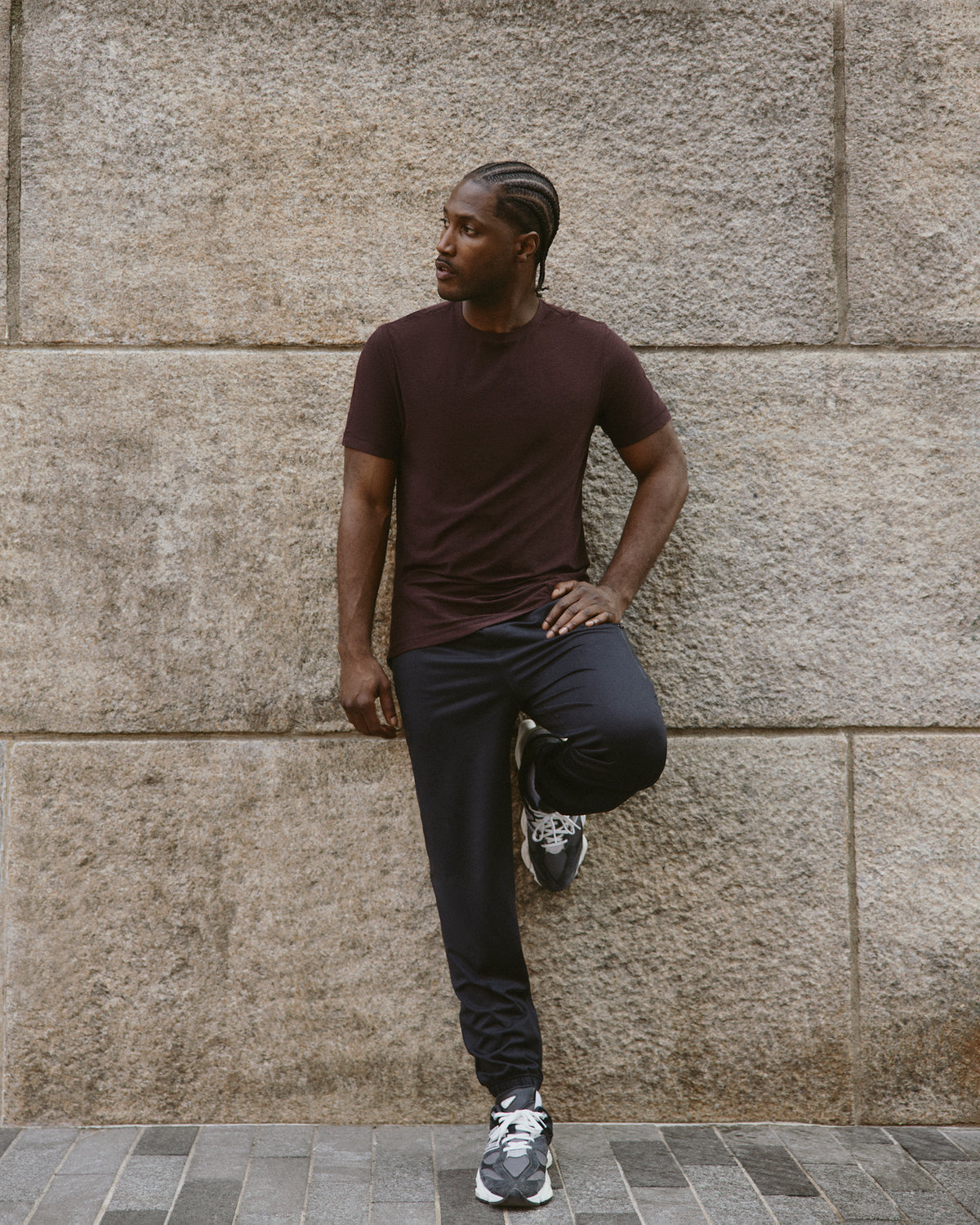 Strato Tech Tee Men's Raisin Heather Performance Shirt - Vuori