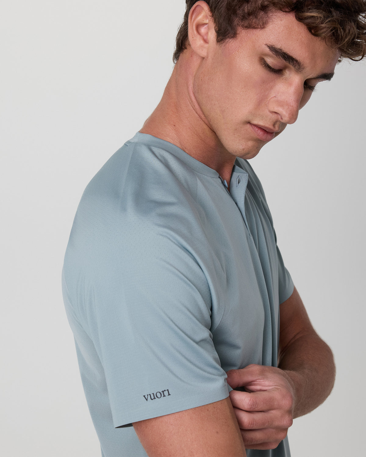 Short Sleeve Viewpoint Henley Mist - Vuori