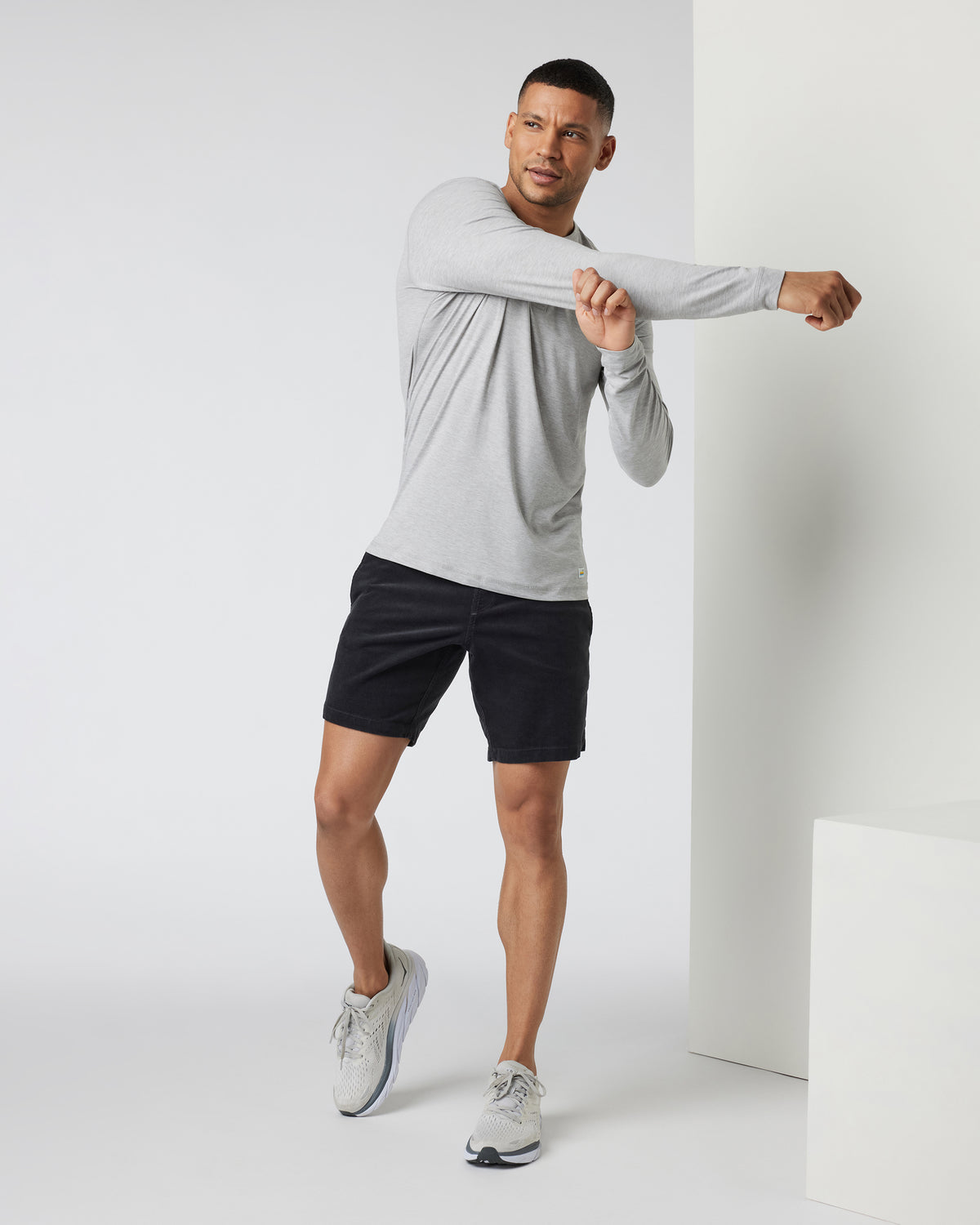 Long-Sleeve Ease Performance Henley Light Heather Grey - Vuori