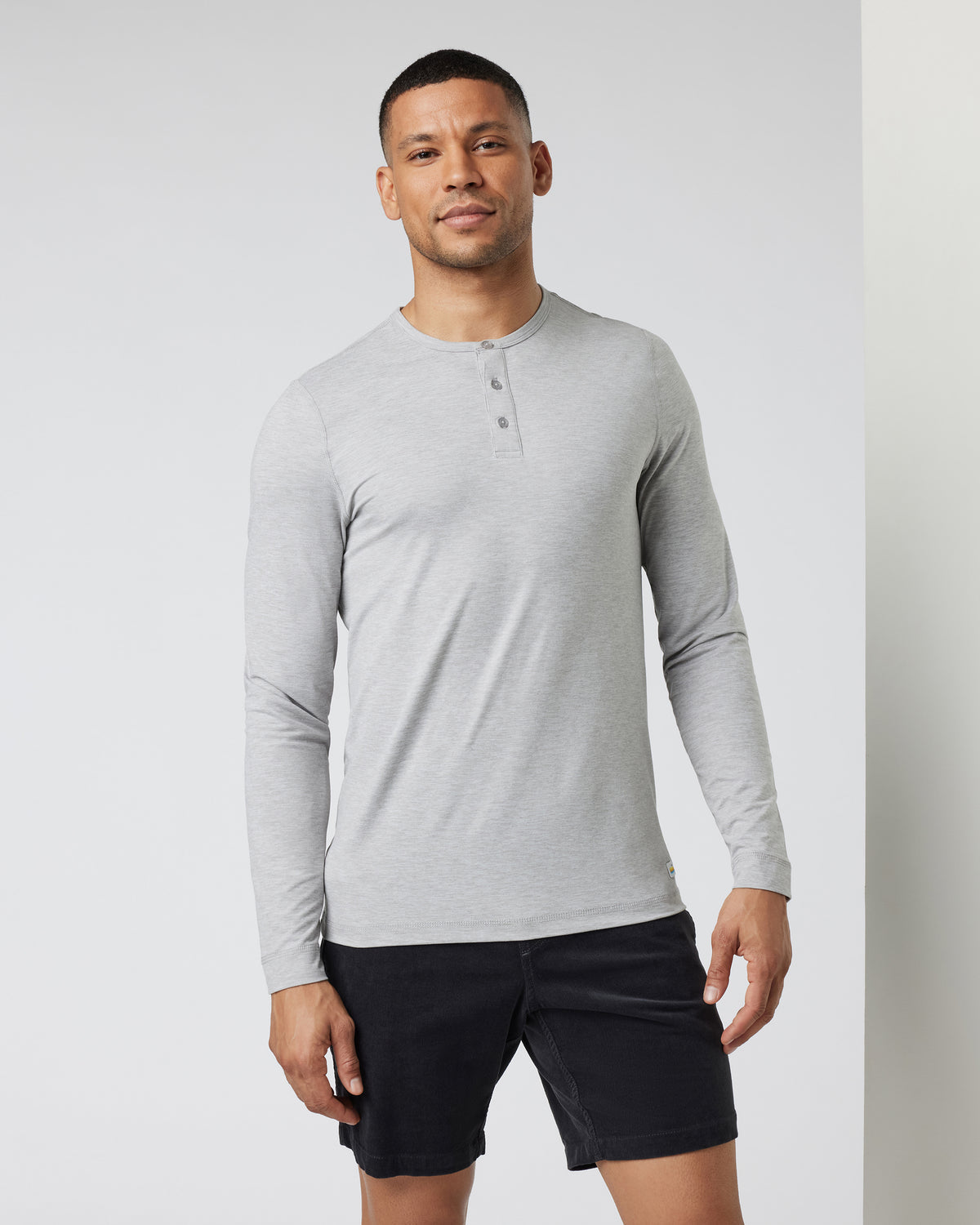 Long-Sleeve Ease Performance Henley Light Heather Grey - Vuori