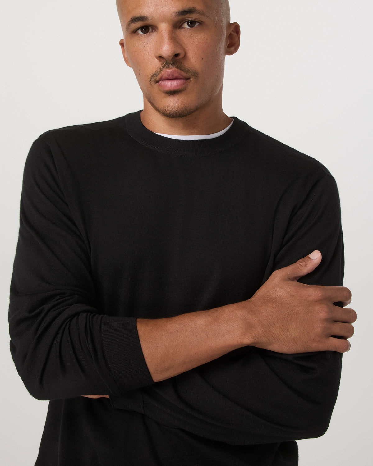 Merino Fine Gauge Wool Sweater Men's Black Sweater - Vuori