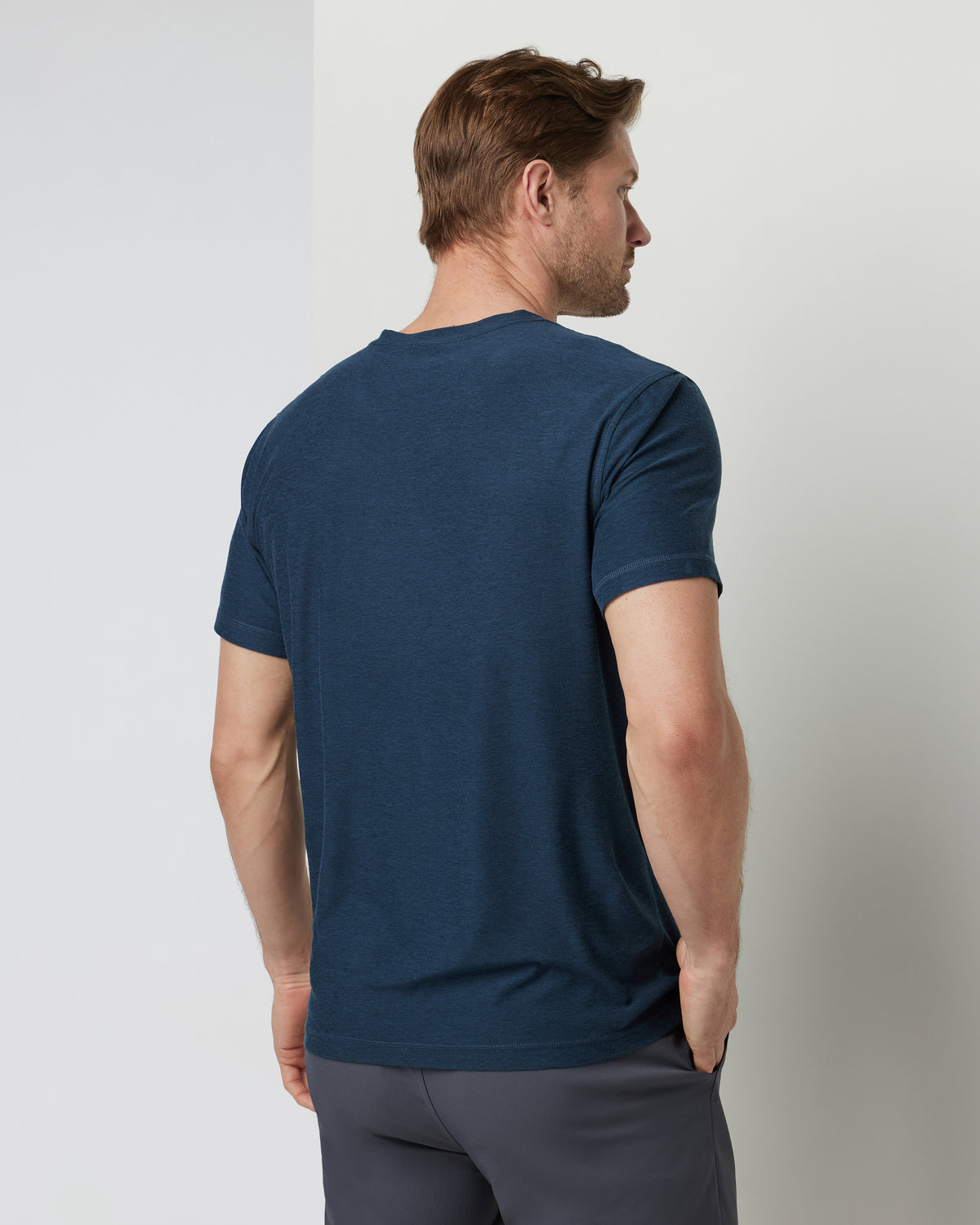 Strato Tech V-Neck Men's Navy Workout Shirt - Vuori