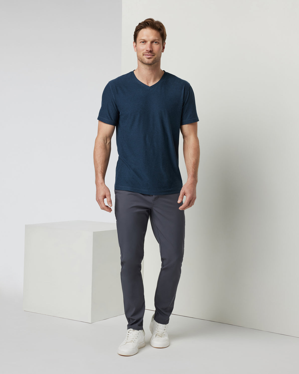 Strato Tech V-Neck Men's Navy Workout Shirt - Vuori