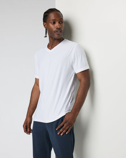 Strato Tech V-Neck Men's White Workout Shirt - Vuori