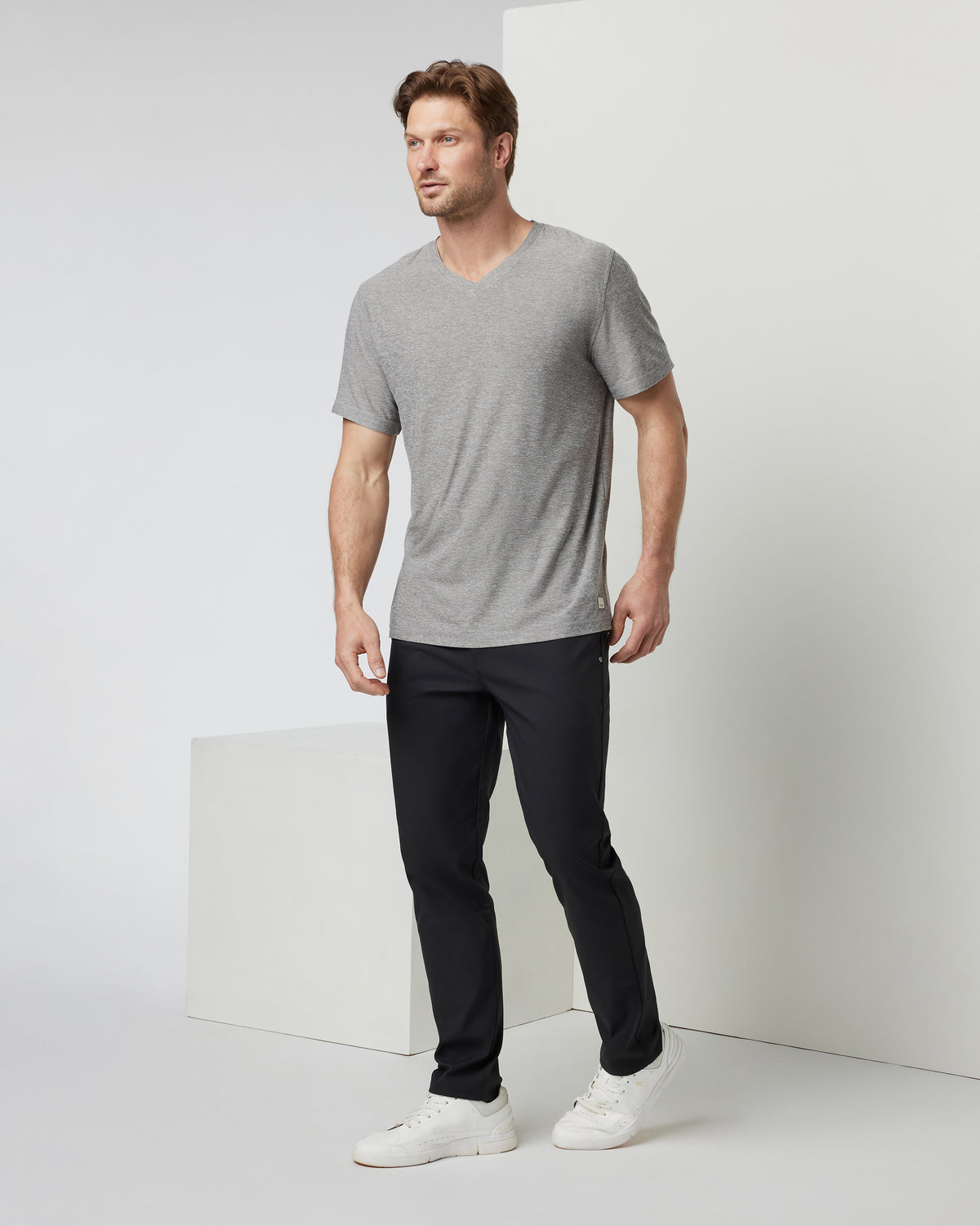 Strato Tech V-Neck Men's Heather Grey Shirt - Vuori