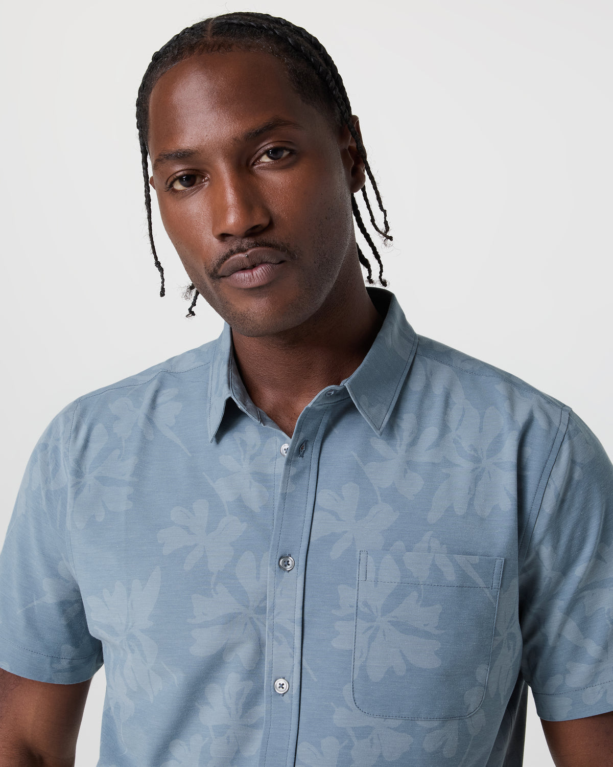 Short Sleeve Bridge Button Down Dusty Blue Plumeria - Vuori