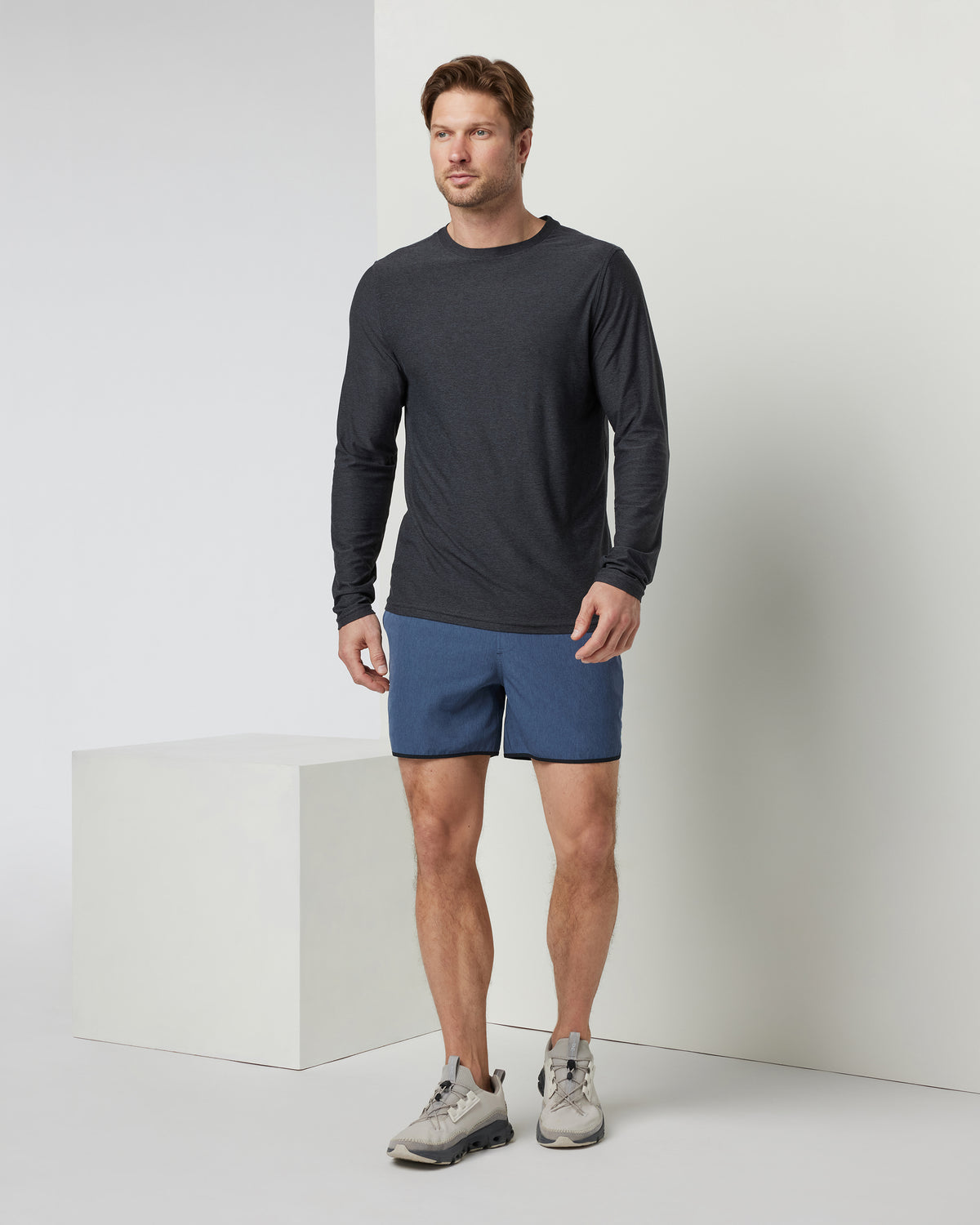 Long-Sleeve Strato Tech Tee Men's Charcoal Shirt - Vuori