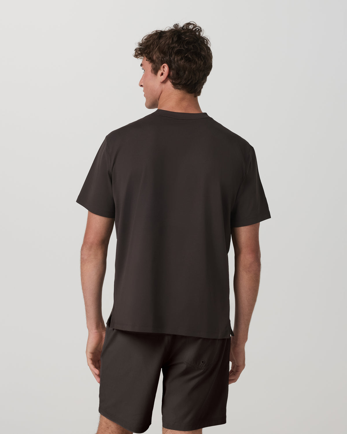 Men's Short Sleeve Ponto Pocket Tee - Relaxed Fit Carbon - Vuori